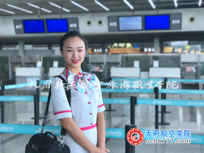 1526454003119176.jpg 黃林花 15級(jí)空乘班 長(zhǎng)龍航空 空中乘務(wù) 重慶市萬(wàn)州區(qū)龍駒鎮(zhèn).jpg