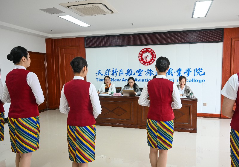1602587585298898.jpg 鳳凰機(jī)場(chǎng)面試-4~1.jpg