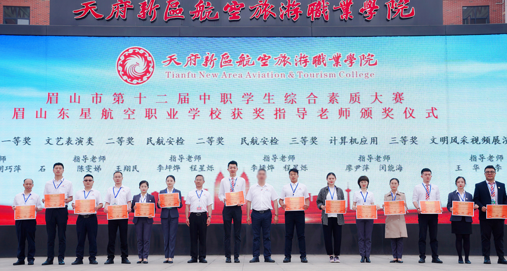 學(xué)院副院長(zhǎng)、職業(yè)學(xué)校黨總支書記魏春霖.jpg